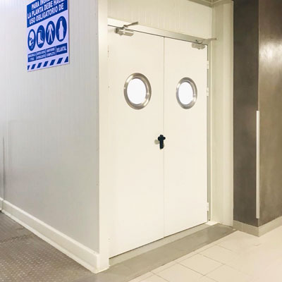 puerta-pivotante-servicio-kavidoors-400x400