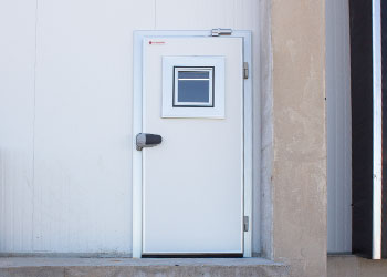 puerta-corredera-frigorifica-pivotante